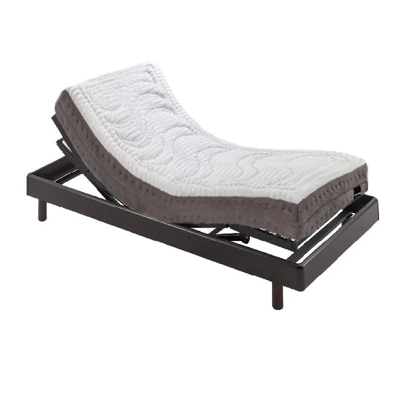 Cama articulada con su colchón, levantada por el cabecero y los pies